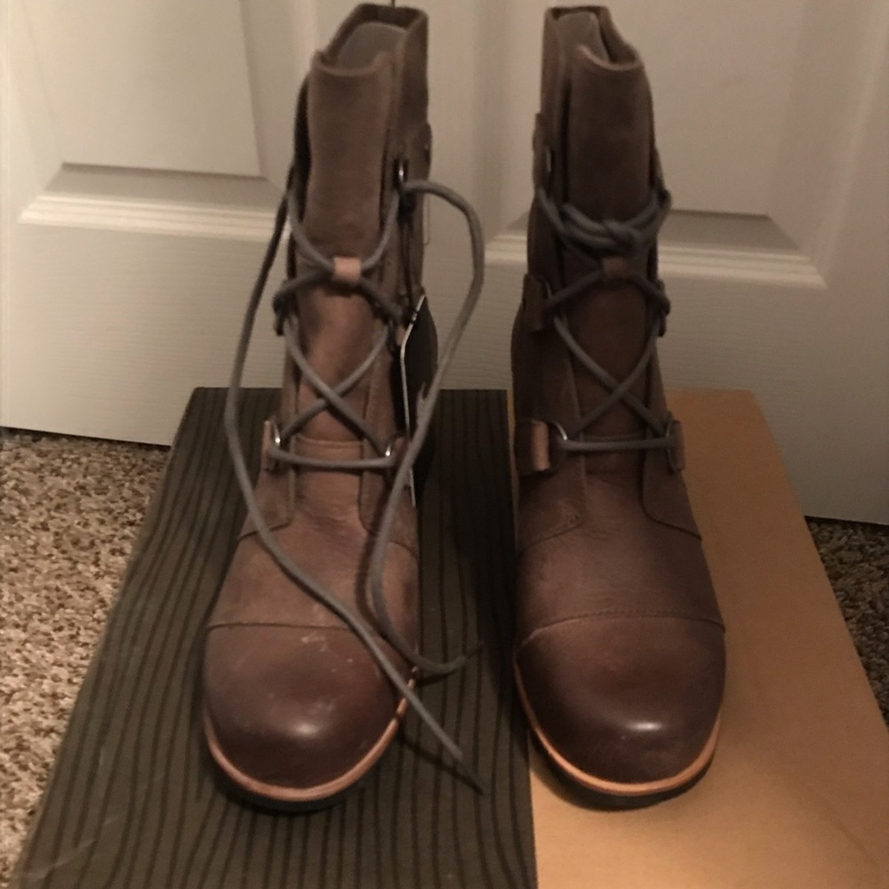 Sorry Joan of Arctic Wedge Size 10